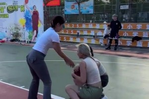 一群小姐姐在篮球场打半场 感觉吹过来的风都是香的~